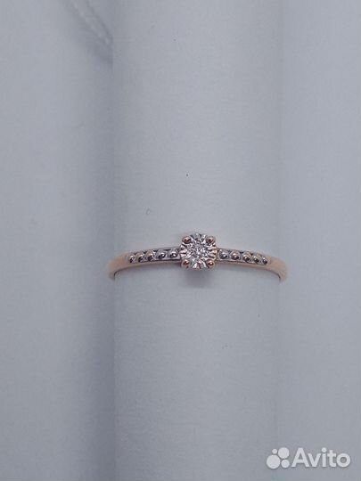 Золотое кольцо с бриллиантом 16,5р