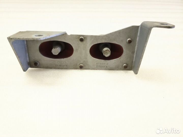 Кронштейн глушителя Audi A8 D3