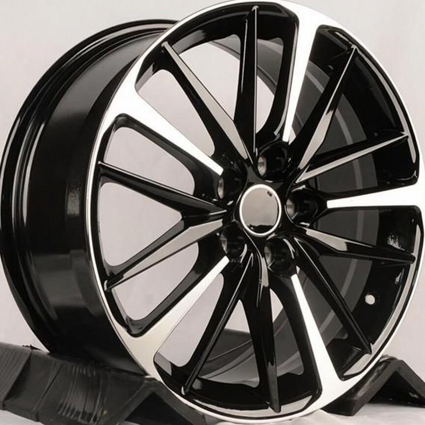 Anzoo H3215 : 8x18 5*114,3 Et:50 Dia:60,1 Black Machine Face
