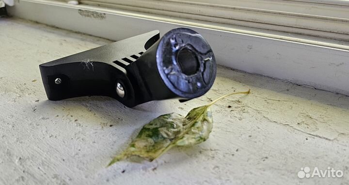 Усиленный узел крепления кольцевой лампы к штативу