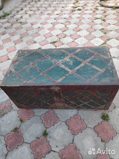 Сундук деревянный старинный