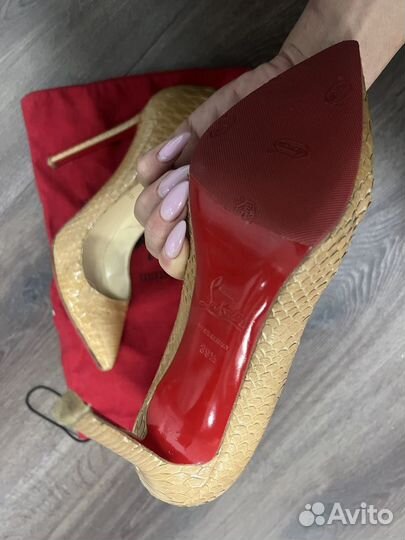 Туфли женские Christian Louboutin