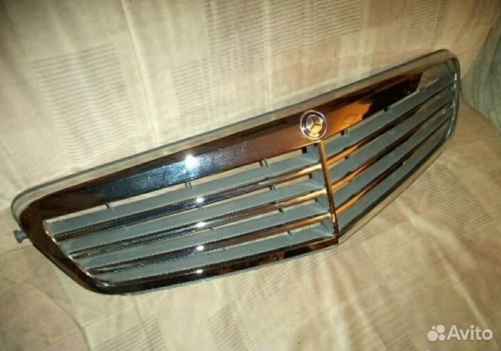 Решетка радиатора Mercedes C180 W204 оригинал