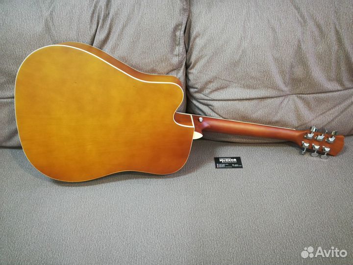 Гитара с чехлом