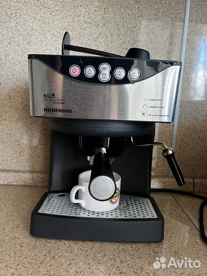 Кофеварка рожковая redmond