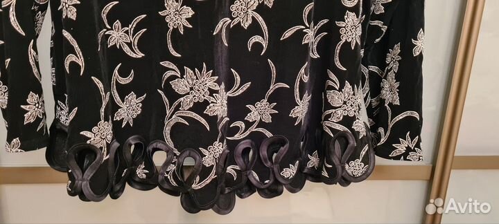 Блузка нов. Р. 58-60 серебряные цветы