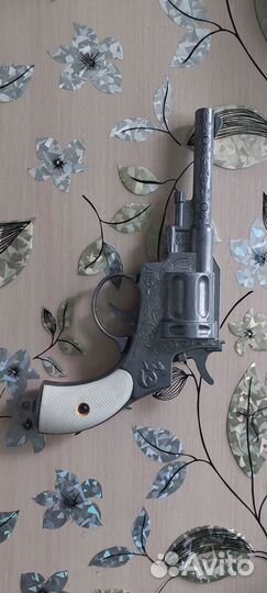 Игрушка пистолет СССР