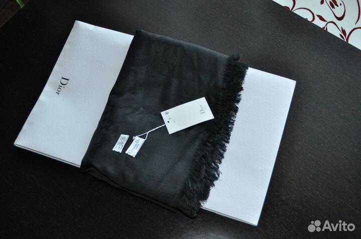 Dior. палантин