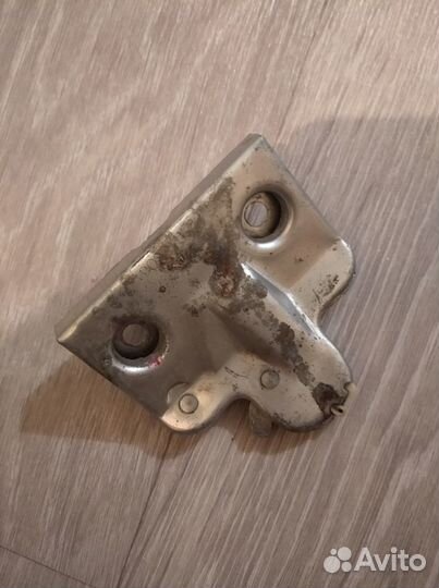 Продам замок багажника