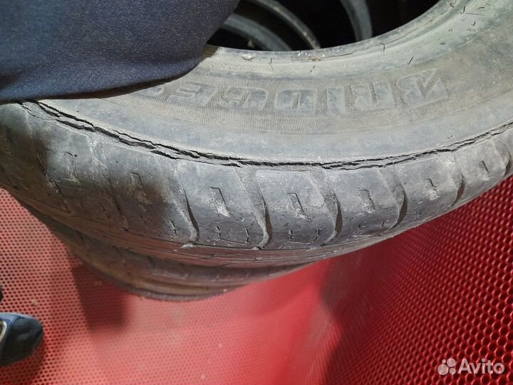 Bridgestone Dueler H/T D687 235/60 R16