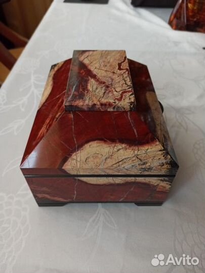 Ларец из яшмы