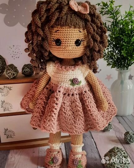 Вязаная кукла ручной работы