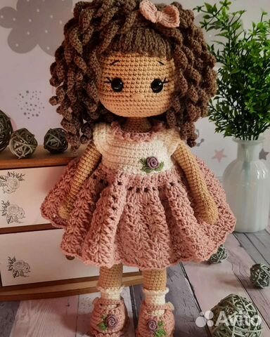 Вязаная кукла ручной работы