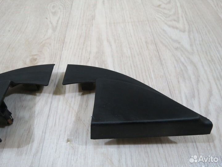 Уголок передней двери Kia Rio 3