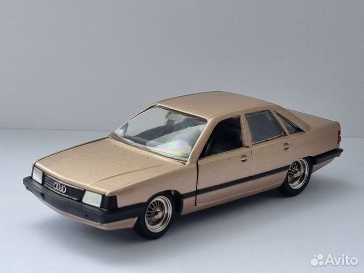 Модель автомобиля Audi 100 - C3 - 1:43