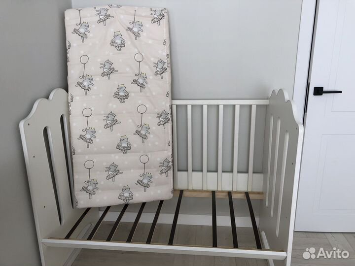 Детская кроватка с матрасом