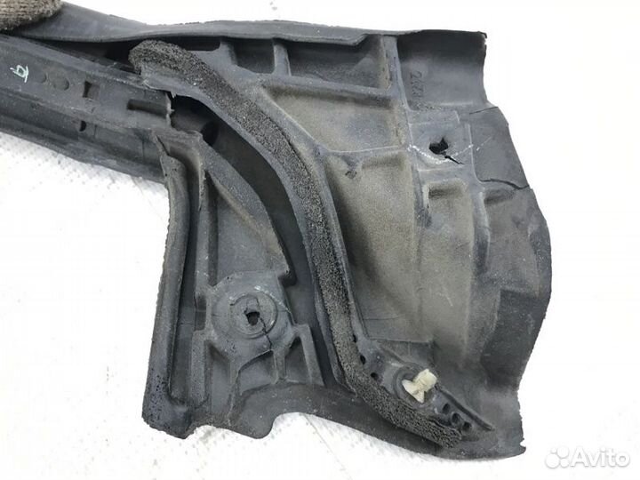 Уплотнитель ш-образный левый Subaru Legacy BL5