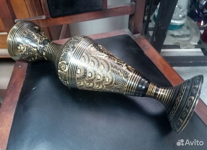 Ваза резная латунная Индия 38 см