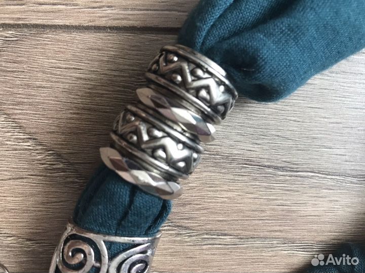 Шарф с брошью новый