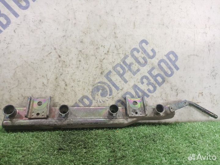 Топливная рампа Nissan Almera Classic седан 1.6