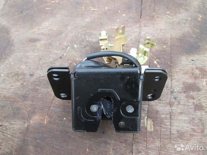 Замок багажника Toyota Harrier MCU15