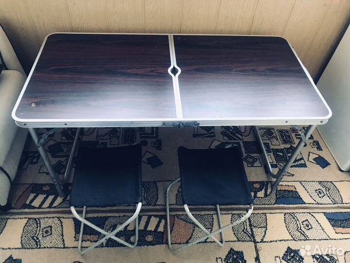 Стол, кресло для отдыха