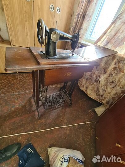 Швейная машинка ретро