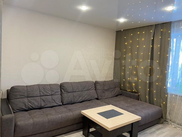 2-к. квартира, 52 м², 1/3 эт.