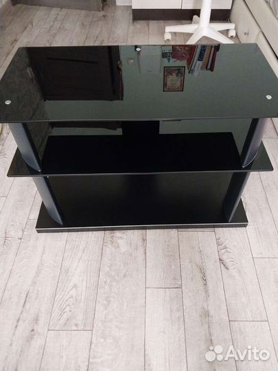 Стеклянная тумба под тв