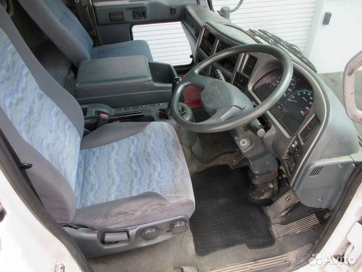 Nissan Condor с КМУ, 2004