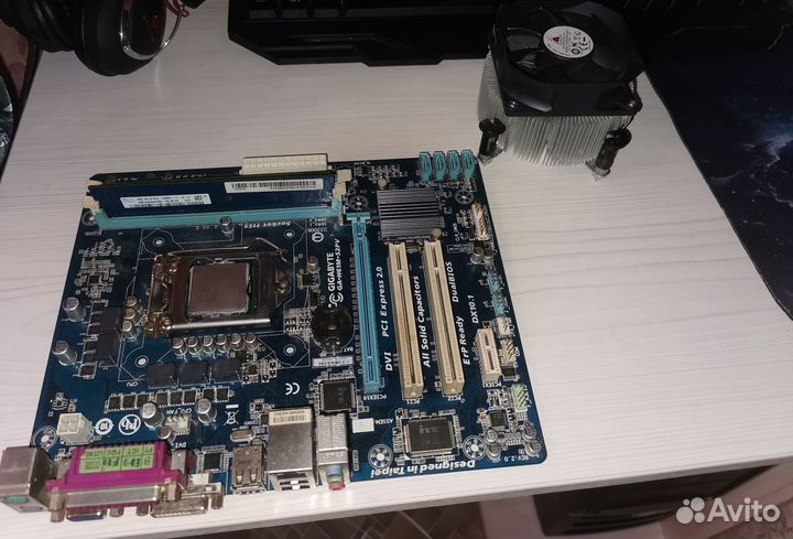 Материнская плата с процессором и памятью