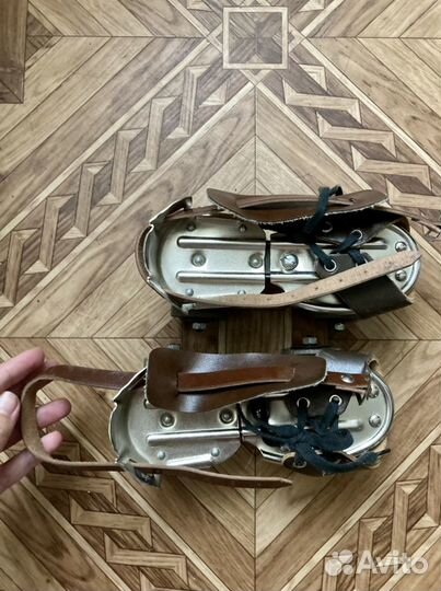 Роликовые коньки