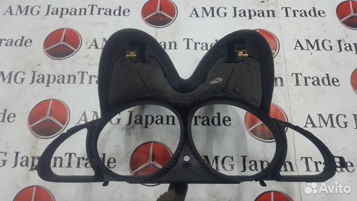 Рамка приборной панели на Mercedes Benz R230 AMG