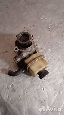 Насос гидроусилителя руля Mazda MPV LV 1992