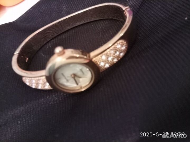 Часы-браслет