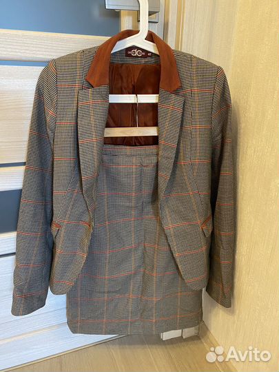 Костюм классический женский с юбкой