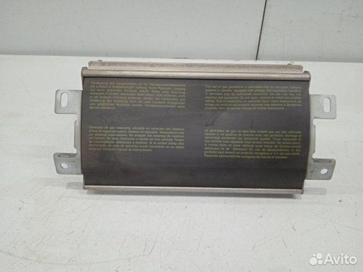 Подушка безопасности в торпедо Mercedes-Benz