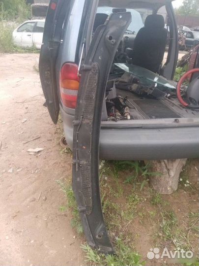 Жабо Chrysler Voyager 3 1999