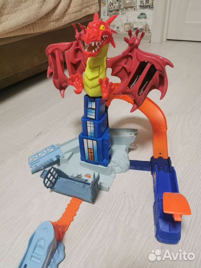 Набор Hot Wheels Удар дракона