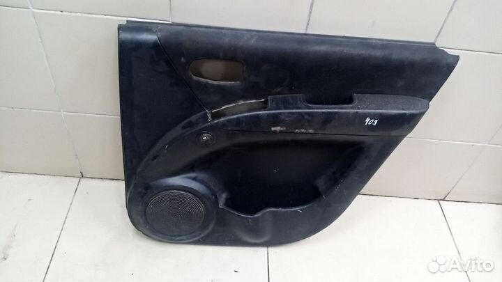 Обшивка задней правой двери Hyundai Matrix