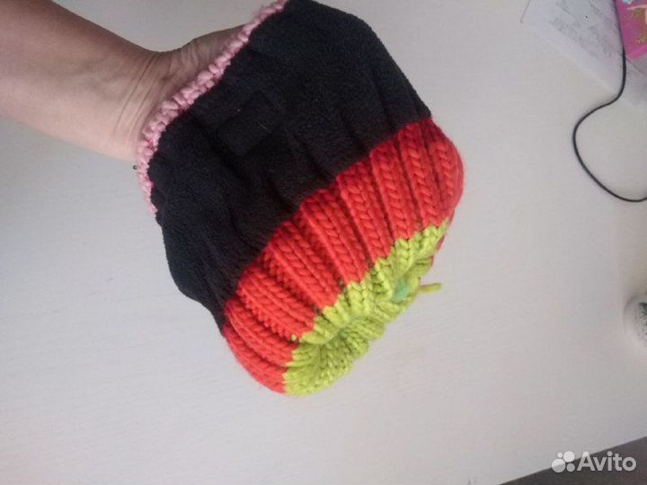 Шапка для девочки с помпоном