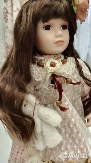 Фарфоровая коллекционная кукла