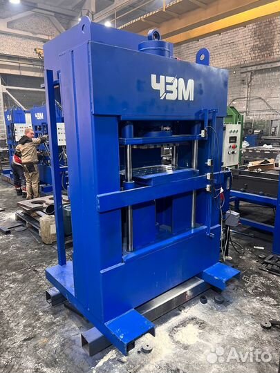 Пресс для производства штампованных и таблетирован