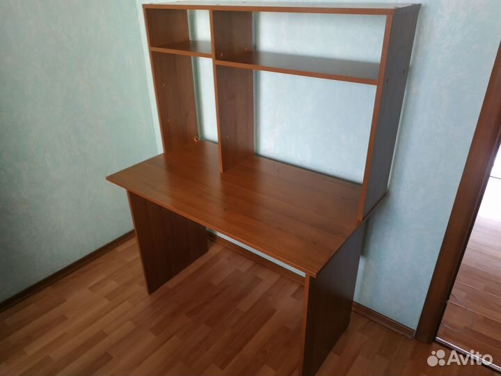 Компьютерный стол с полками 110 х 60.Цвет - орех