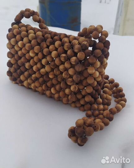 Сумка из деревянных бусин
