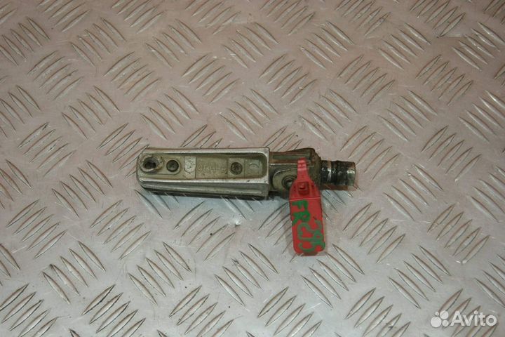 Подножка водителя правая Yamaha FZ400