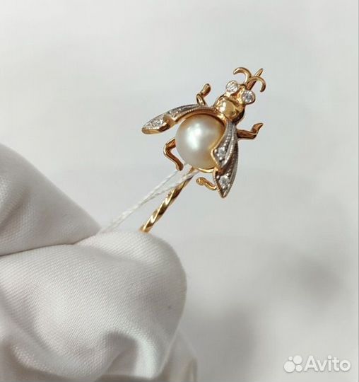 Брошь с синтетическим камнем Золото