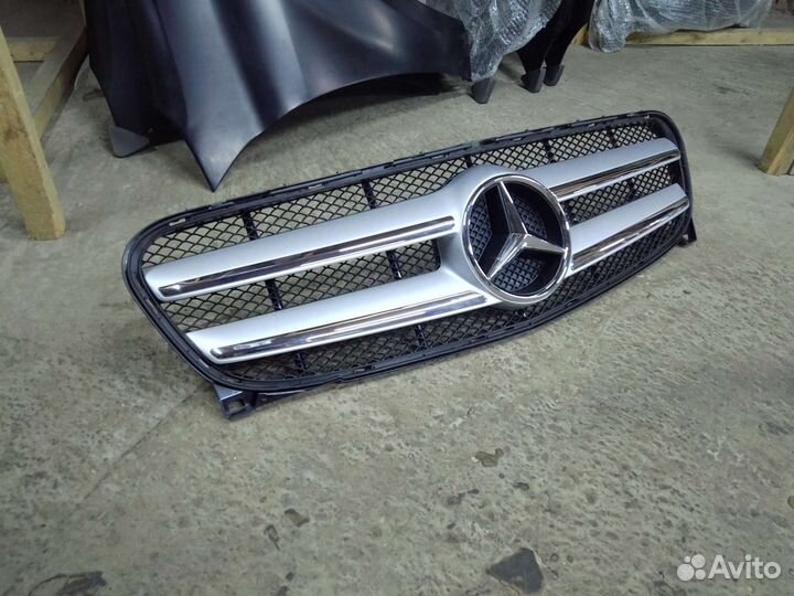 Решётка радиатора mercedes 156 дорестайл