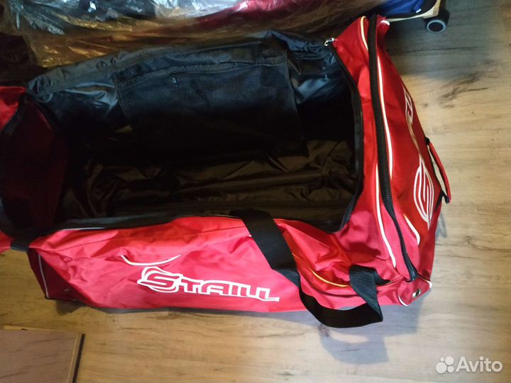 Баул хоккейный 38 красный 3 колеса