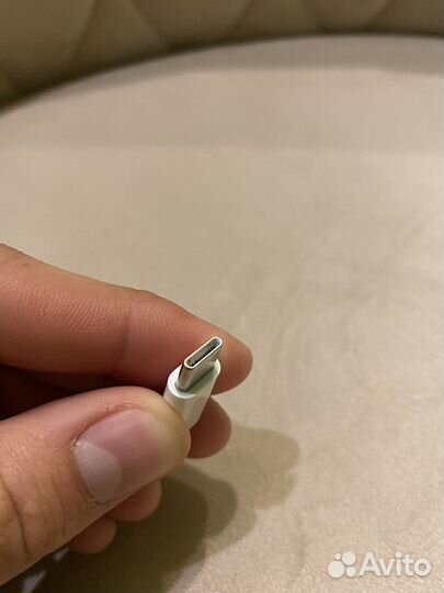 Кабель зарядки на iPhone оригинал